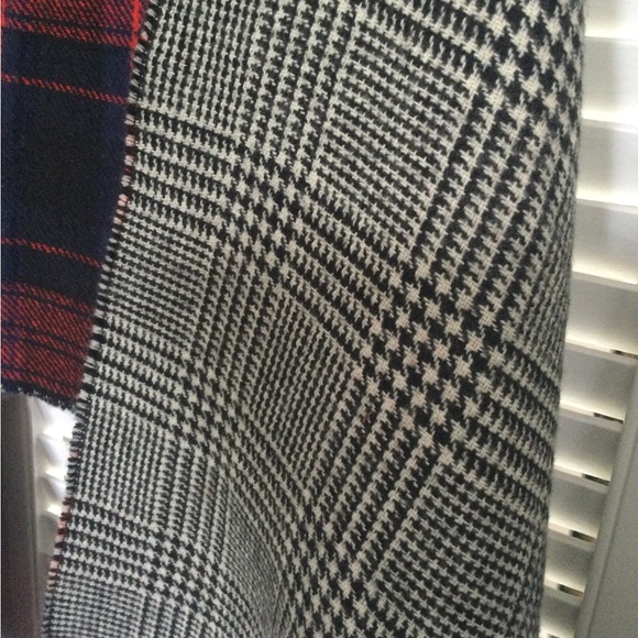 Joe Fresh Reversible Winter Scarf/Wrap - Picture 6 of 6